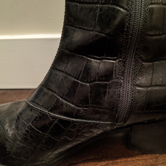 Fabianelli Black Snakeskin Booties - Picture 7 of 8